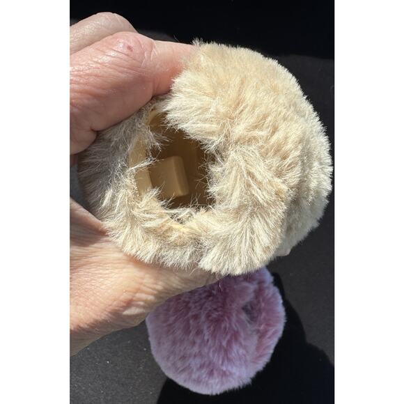 2 Rare Bath & Body Works Pom bac Holder Keychains Fluffy Soft Discontinued NWOT - Picture 5 of 8